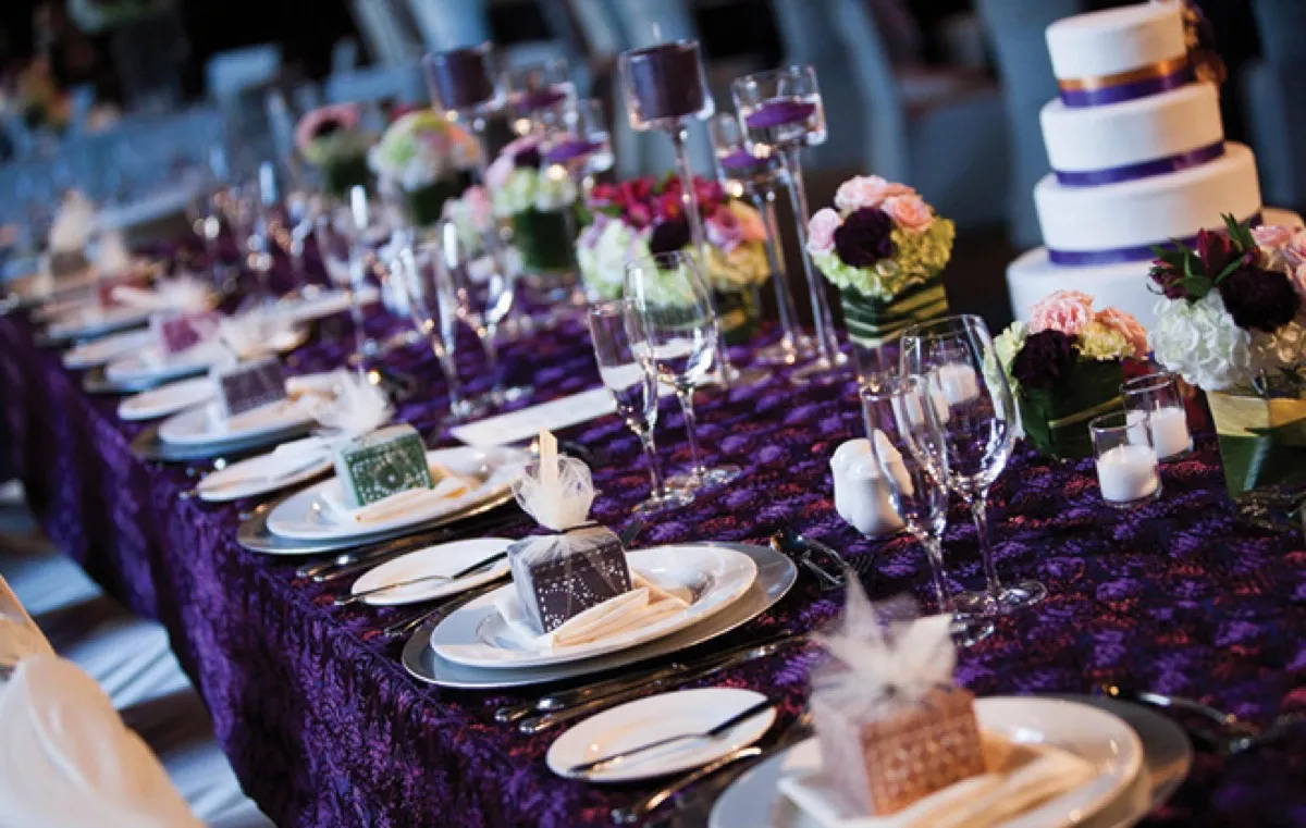 Mesa elegante decorada para evento social